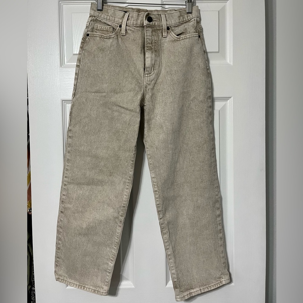 Universal thread khaki colored jeans, high-rise and crop-length.